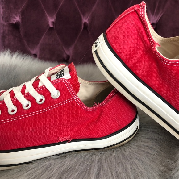 ❌SOLD❌Converse low top classic red sneakers - Picture 7 of 8